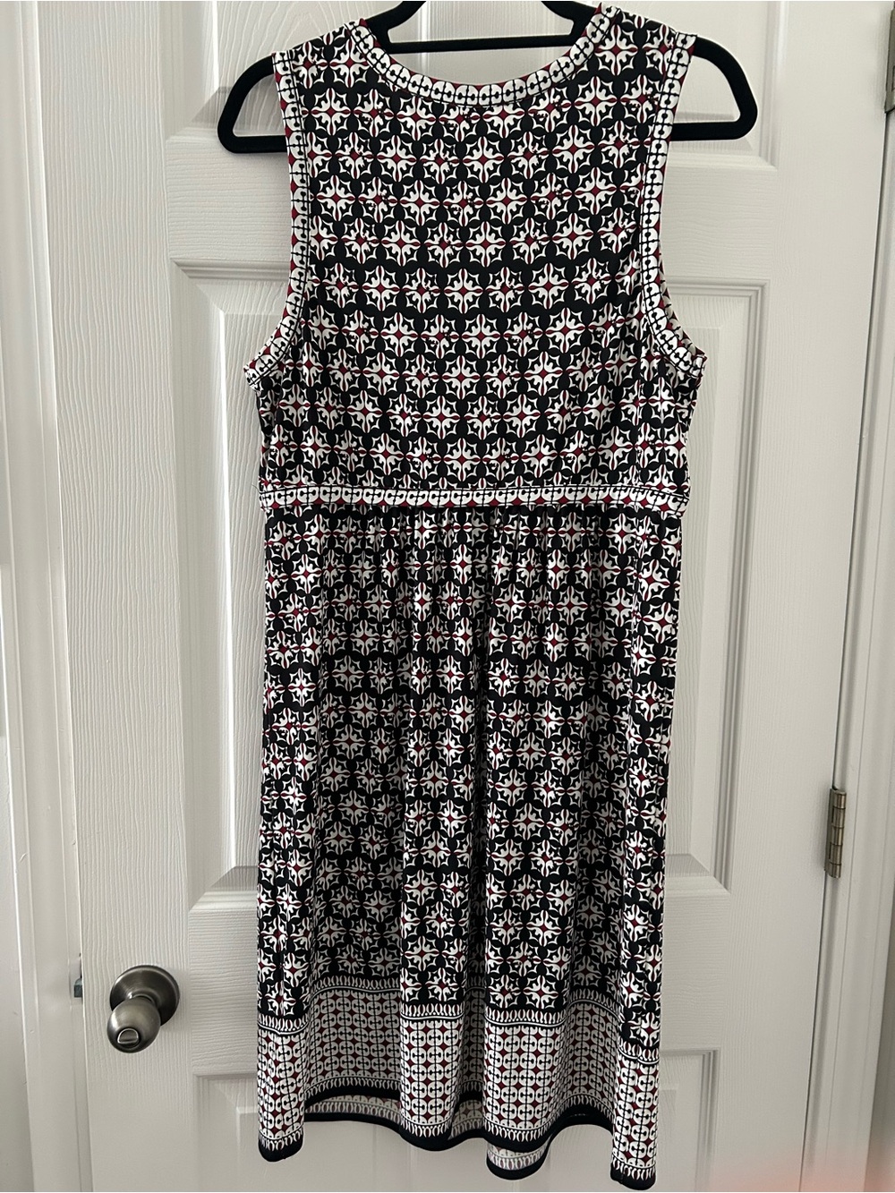 Max Studio Black White & Red Geometric Print Sleeveless Dress - Picture 4 of 5